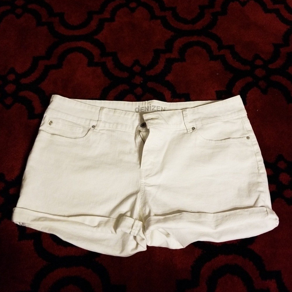 Levi's women shorts (never worn)